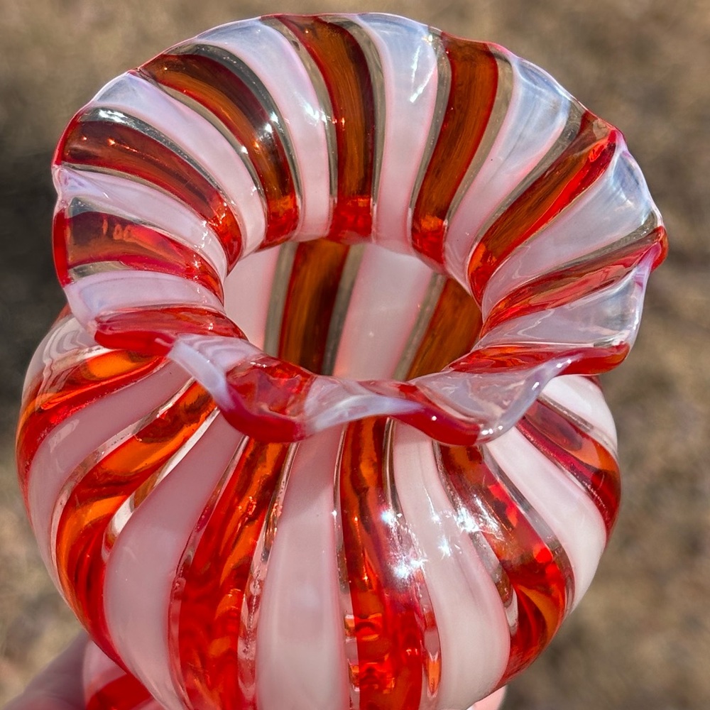 Extraordinary Vintage Cranberry Swirl Vase! - Picture 3 of 9